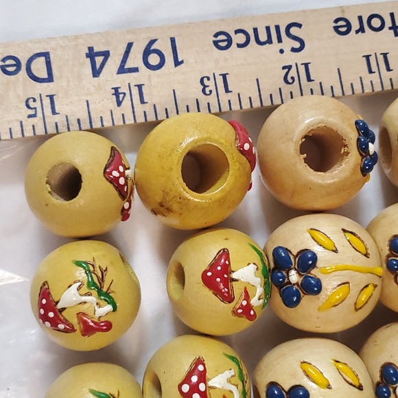 : 53 beautiful Hand painted wooden vintage Macrame large folk art craft  beads - Picture 9 of 9
